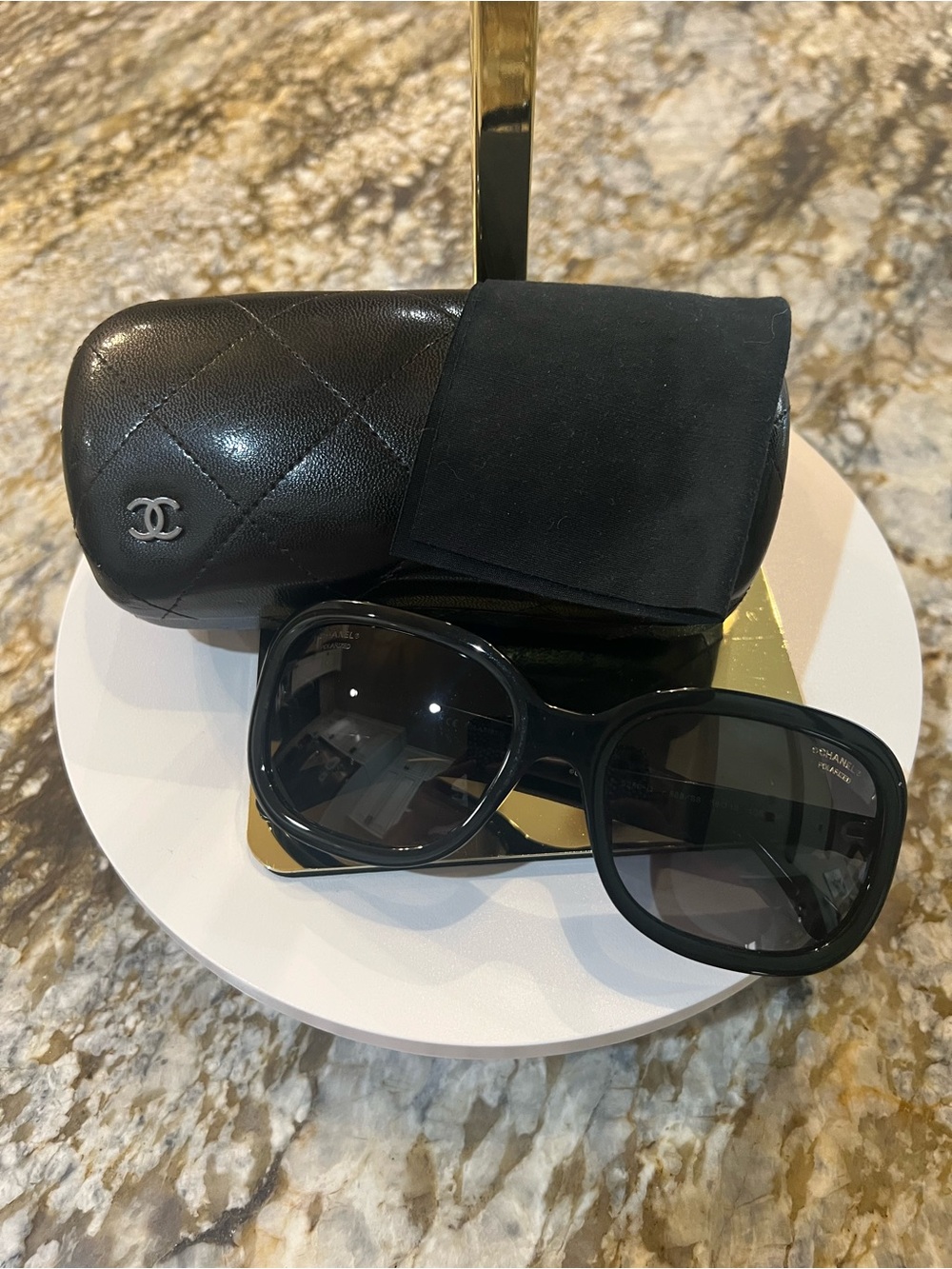 CHANEL Polarized Sunglasses w/Quilted Logo Case EUC! - Picture 4 of 4